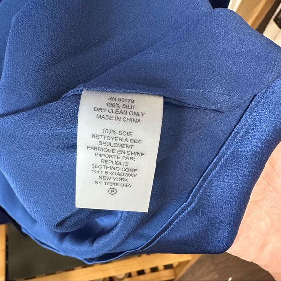 Ellie Tahari 100% silk button down shirt blouse - Picture 3 of 4